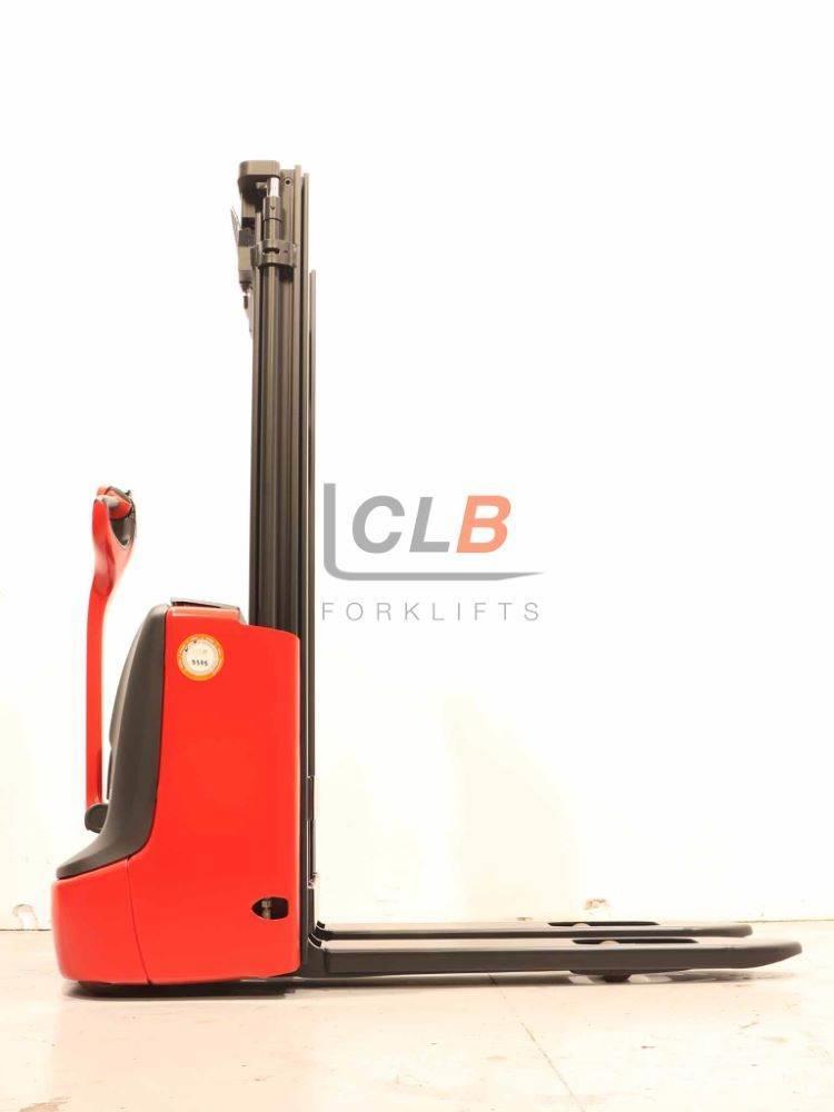 Linde L-12 / 1172 Self propelled stackers