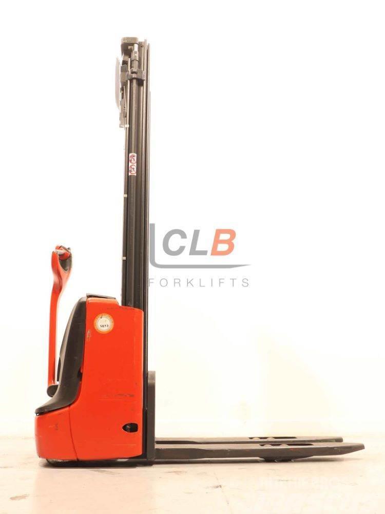 Linde L-12 / 1172 Self propelled stackers