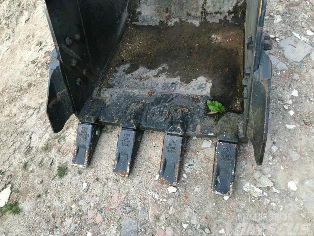  Excavator Bucket Large 60 mm pins £650 plus vat £7 Outros componentes
