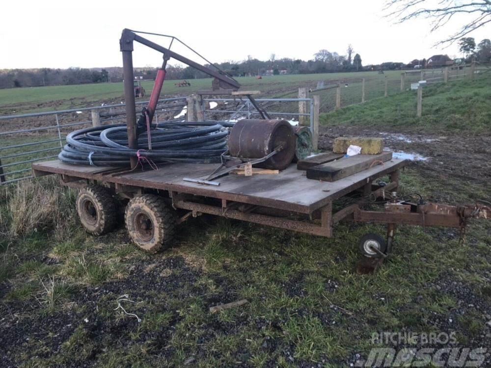 Flat bed trailer with a hydraulic crane Outros Reboques