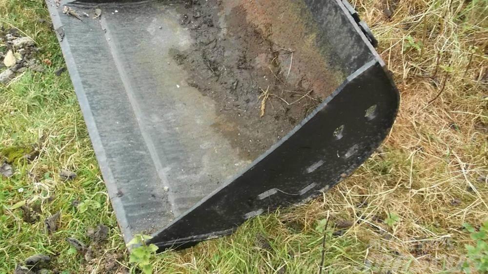 Geith Ditching Bucket x 1.5 metres £300 plus vat £360 Outros componentes
