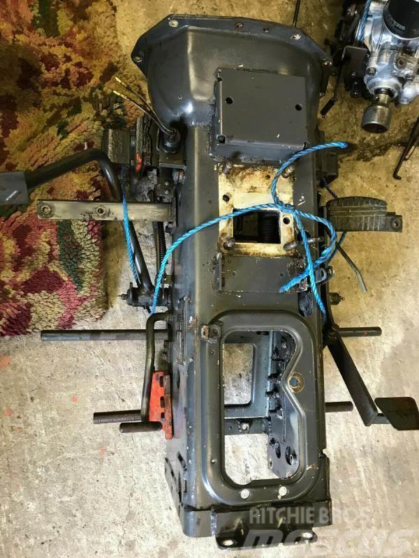 Kubota Tractor B1750 transmission tunnel and controls £25 Outros