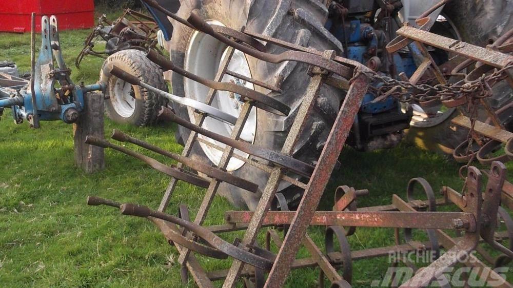Massey Ferguson folding cultivator £375 Cultivadoras