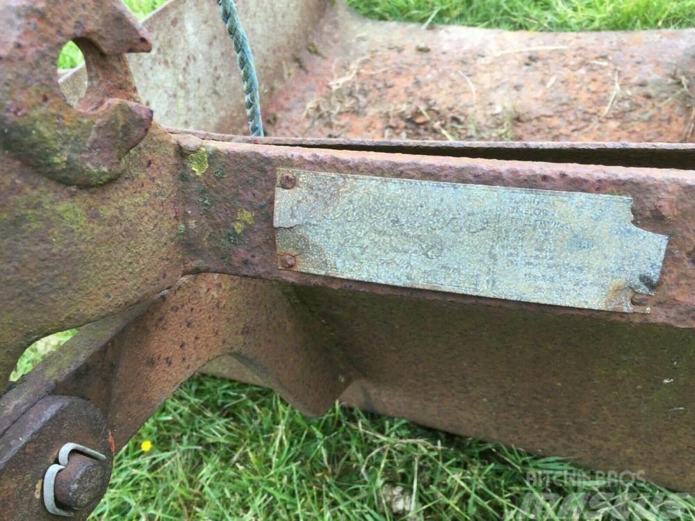 Massey Ferguson rear linkage earth scoop £250 Outras máquinas agrícolas
