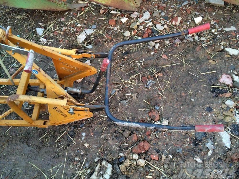 Probst manual operated wheeled hydraulic crane £250 plus  Outros componentes