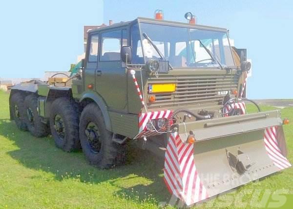 Tatra 813 - AM 50 Tractores (camiões)