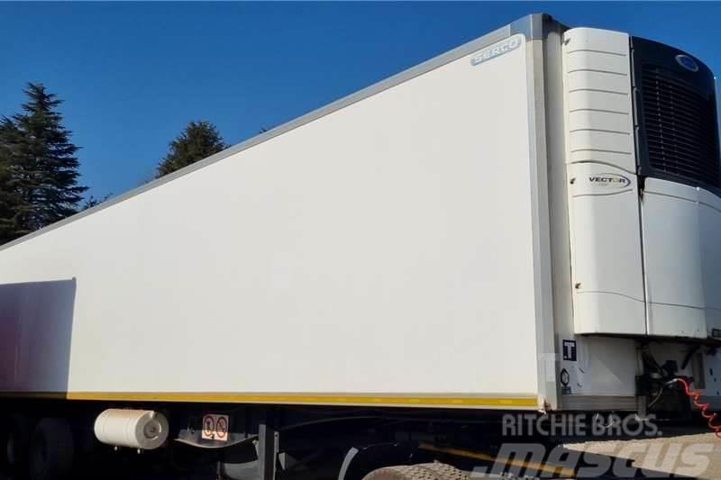 Henred 30 Pallet Tri-Axle Refrigerated Trailer with Unit Outros Reboques