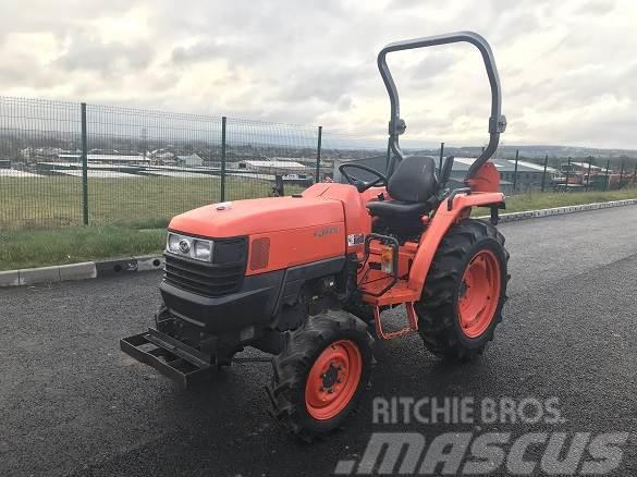 Kubota COMPACT TRACTOR L3200 Outros