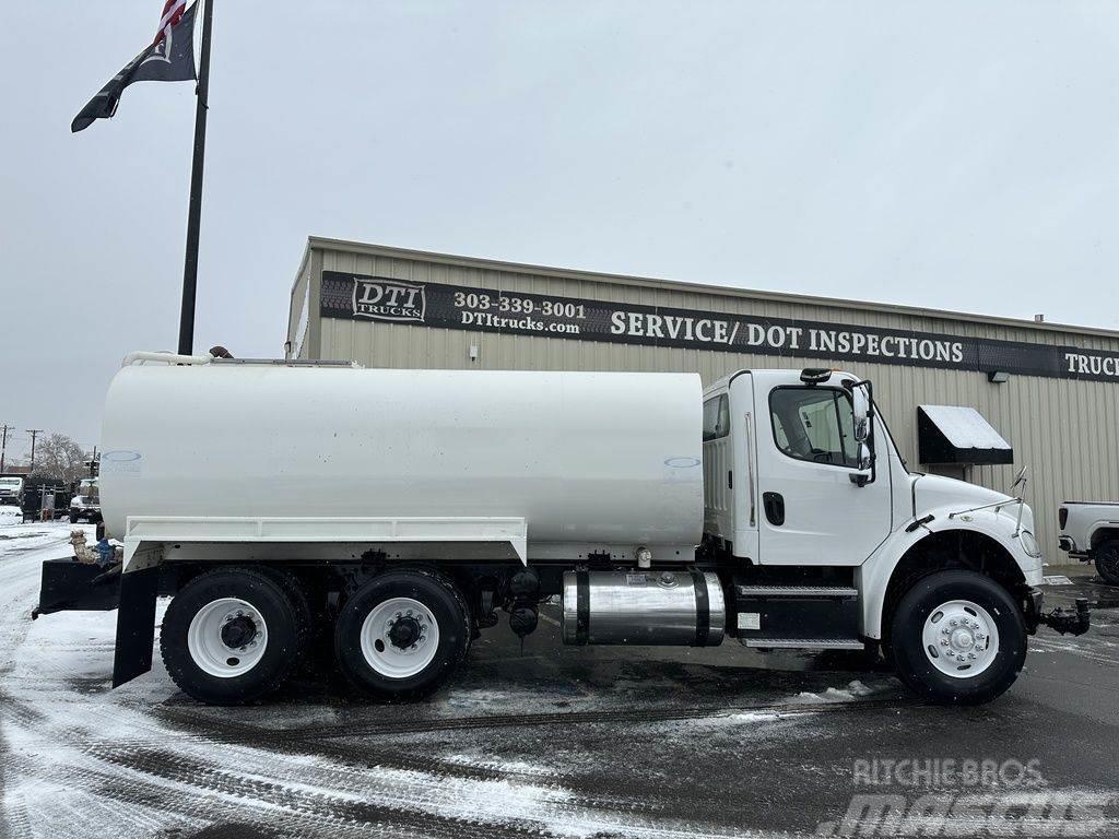 Freightliner M2-106 Auto-tanques