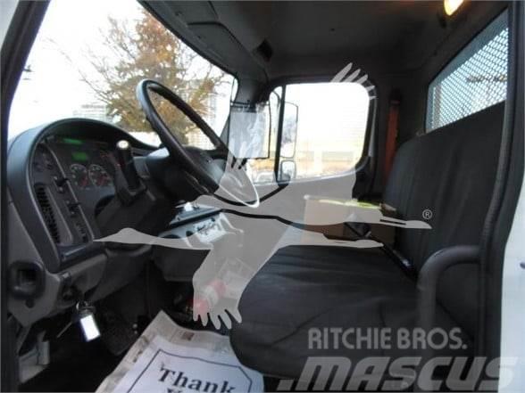 Freightliner BUSINESS CLASS M2 106 Camiões estrado/caixa aberta