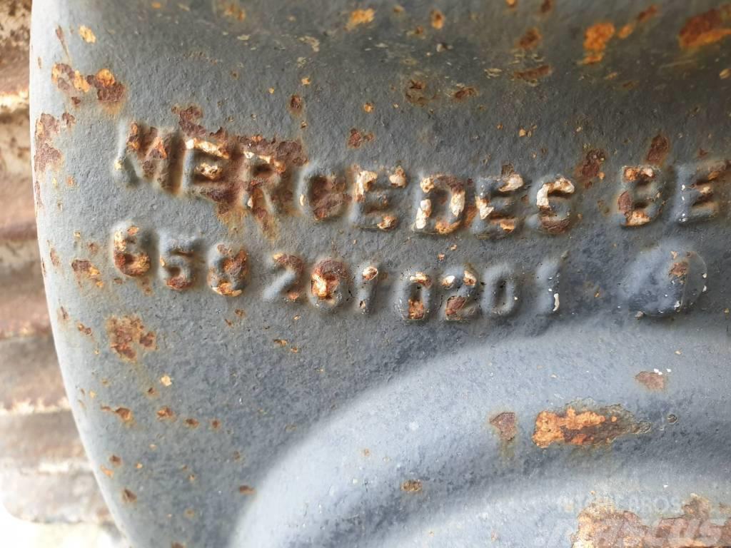 Mercedes-Benz VG 2400-3W/1 448 Hidráulica