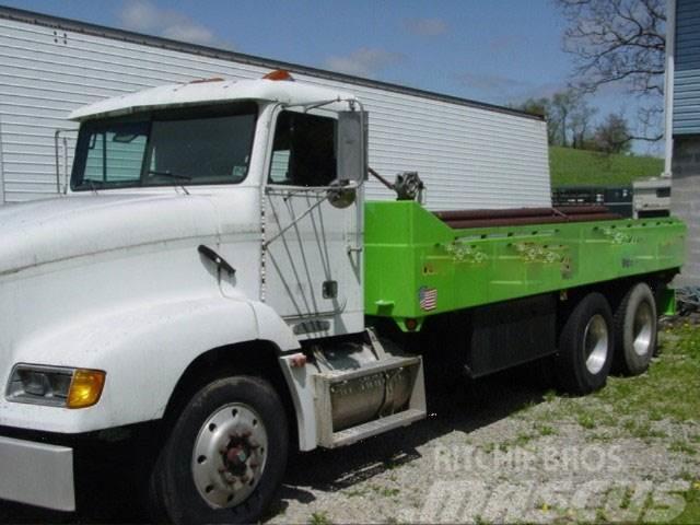 Freightliner 2000 Gallon Flat Bed Water Tank Auto-tanques
