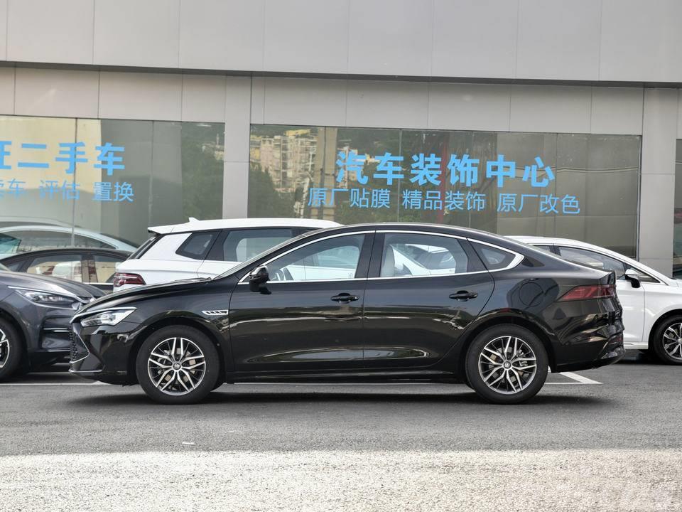  BYD  mid-size SUV Carros Ligeiros