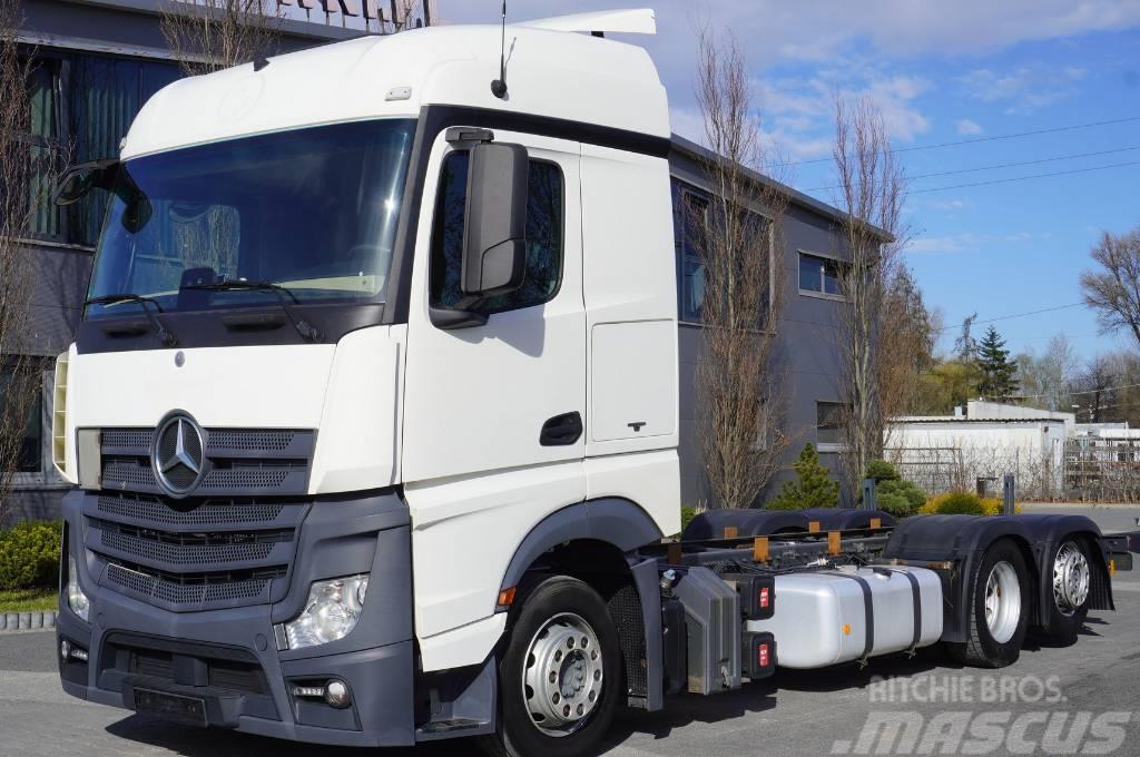 Mercedes-Benz Actros 2542 Low Deck 6×2 E6 / Chassis / third stee Camiões de chassis e cabine