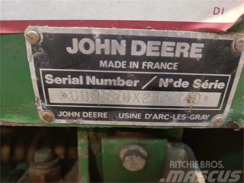 John Deere 550 Rundballepresser med garnbinder Enfardadeira de rolos