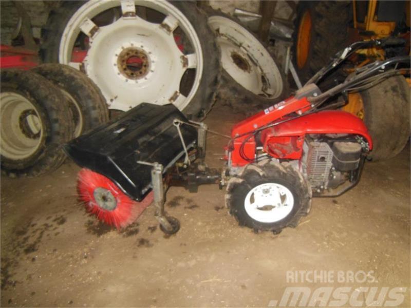 Nibbi Mak 4 med kost Tractores compactos
