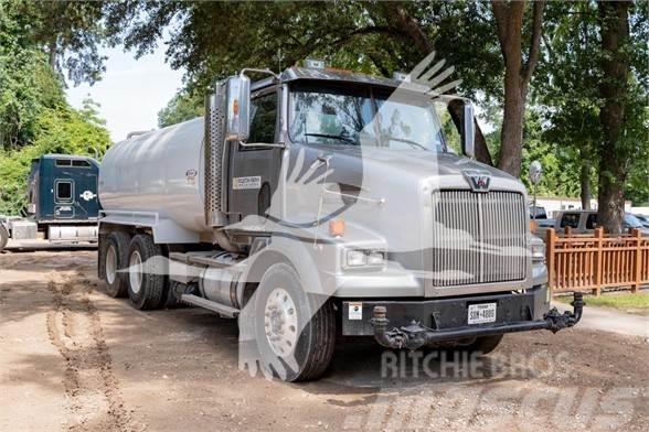 Western Star 4700 Auto-tanques