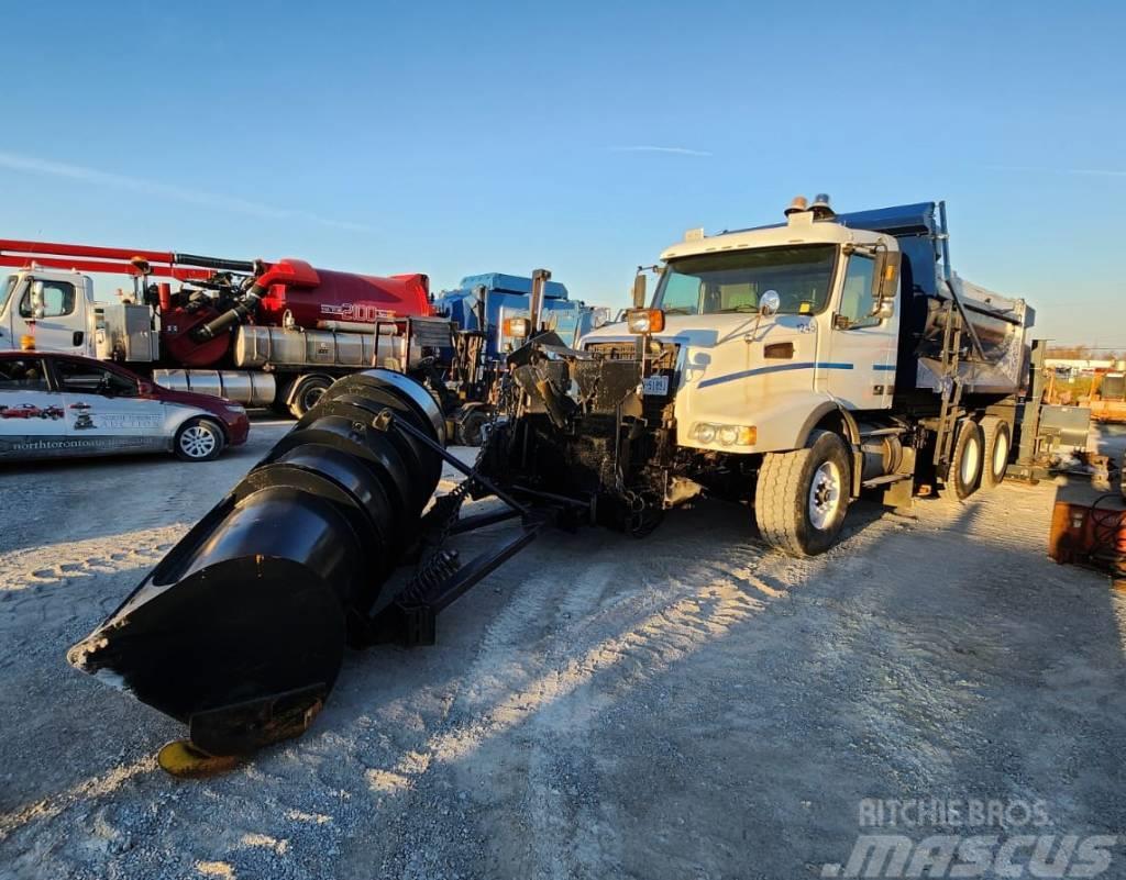 Volvo VHD Snow Plow Truck Lâminas de neve e arados
