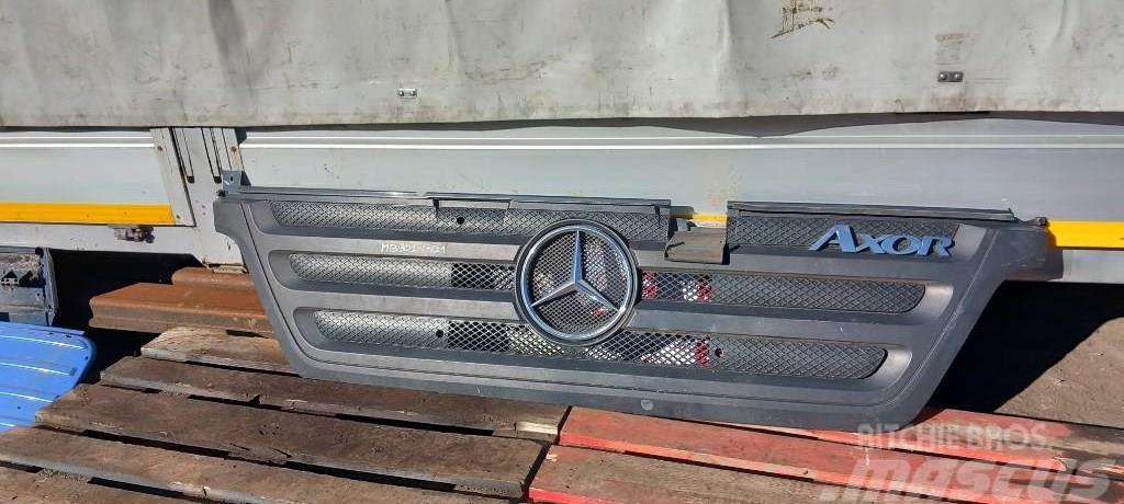 Mercedes-Benz Axor 1824 9448800085 GRILL Cabines e interior