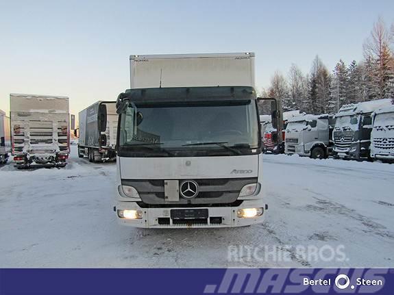 Mercedes-Benz 818L /33 Camiões de caixa fechada