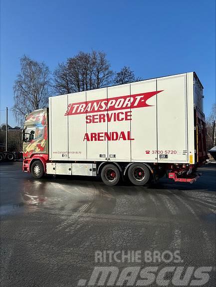 Scania R580LB6x2HLB, 2016 17pl Ekeri Skap med varme/sideå Camiões de caixa fechada