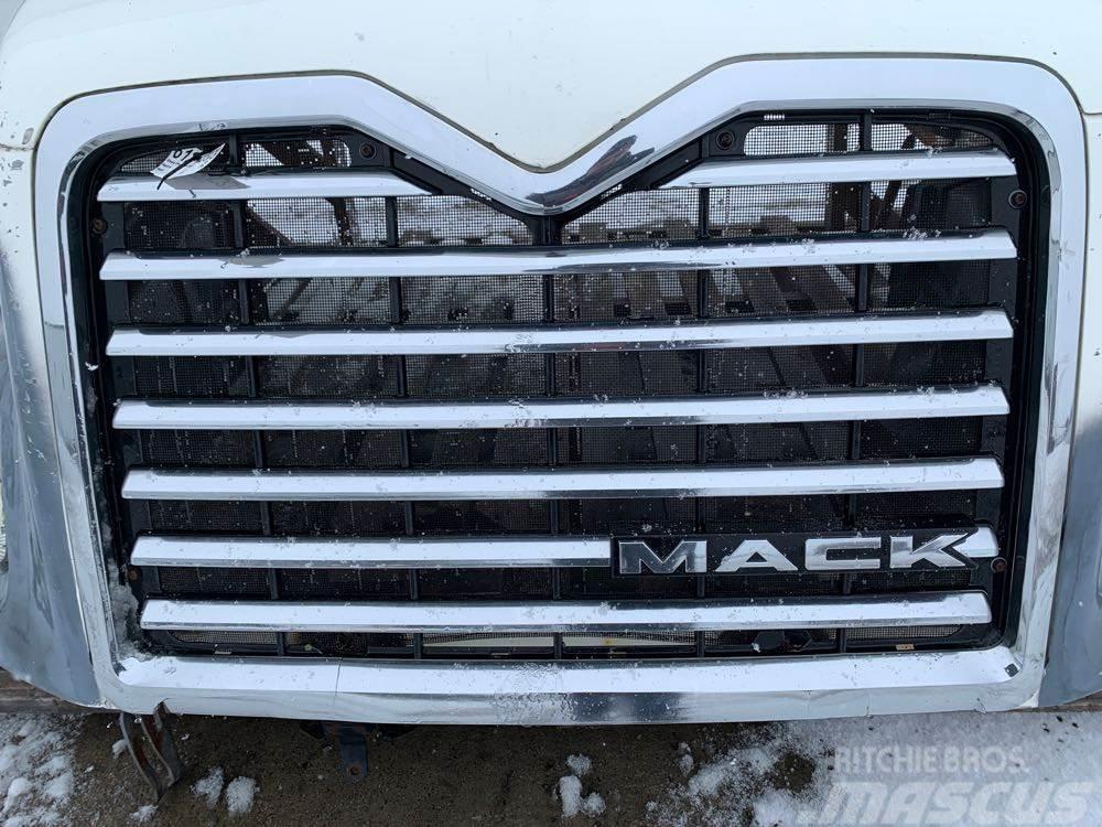 Mack Pinnacle CXU612 Cabines e interior