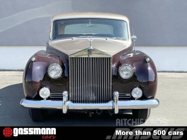 Rolls Royce Phantom V Saloon Coupe, by James Young Matching Outros Camiões