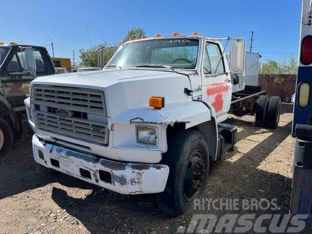 Ford F700 Cab and Chassis Camiões de chassis e cabine