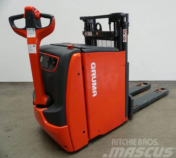 Linde D 10 1163 Self propelled stackers