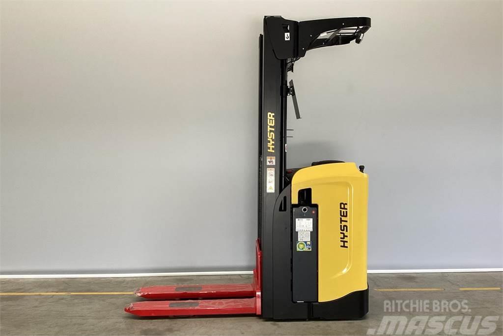 Hyster RS1.6 Self propelled stackers