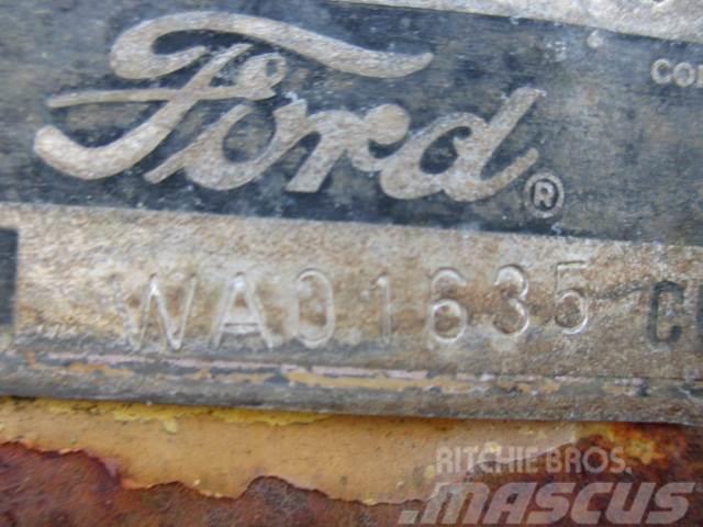 Ford 4550 4x2 rendegraver til ophug Retroescavadoras