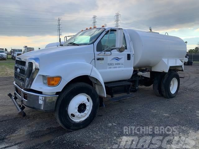 Ford F-750 Auto-tanques
