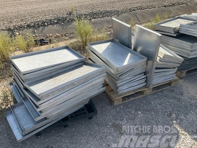  Quantity of Aluminum Trays Outros