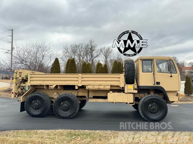  Siccard M1084A1R Camiões de caixa fechada