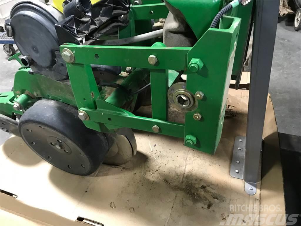 John Deere XP row unit w/ closing wheels & meters Outras semeadeiras e acessórios
