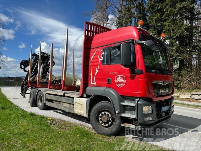 MAN TGX 33.500 4X6 HOLZ KRAN ANHÄNGER Camiões de transporte de troncos