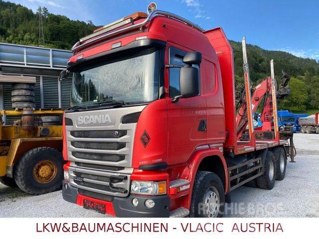 Scania G490 Holztransporter mit Kran Camiões de transporte de troncos