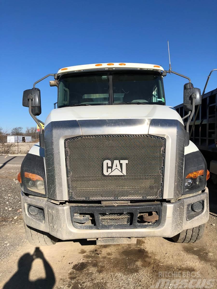 CAT CT660 Camiões basculantes