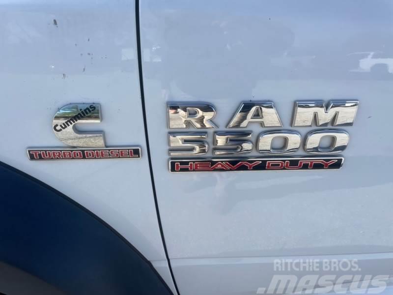 Dodge RAM 5500 CREW CAB Camiões de caixa fechada