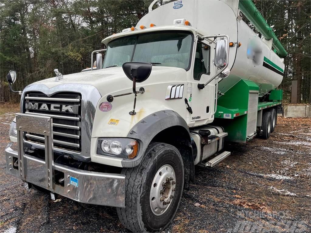 Mack Granite GU713 Camiões agrícolas / grãos