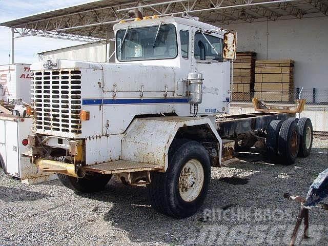 Oshkosh FF2346 Camiões de chassis e cabine