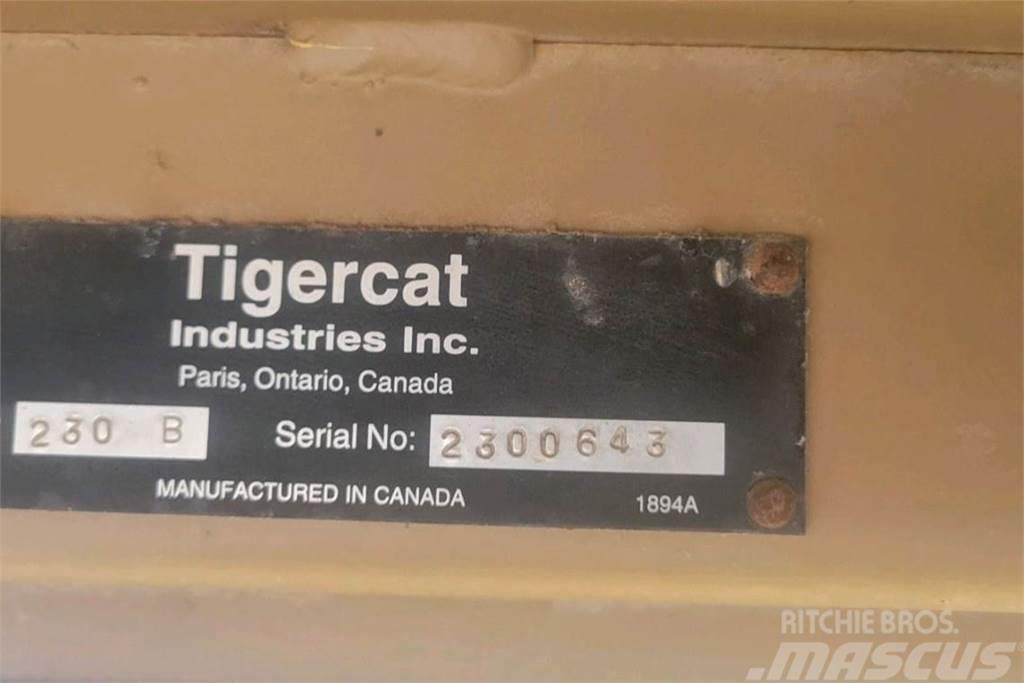 Tigercat 230B Carregadores