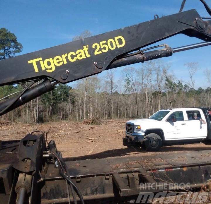 Tigercat 250D Carregadores
