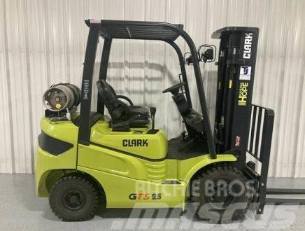 Clark Material Handling Company GTS25L Outros