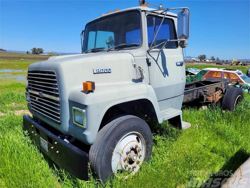Ford LN8000 Auto-tanques