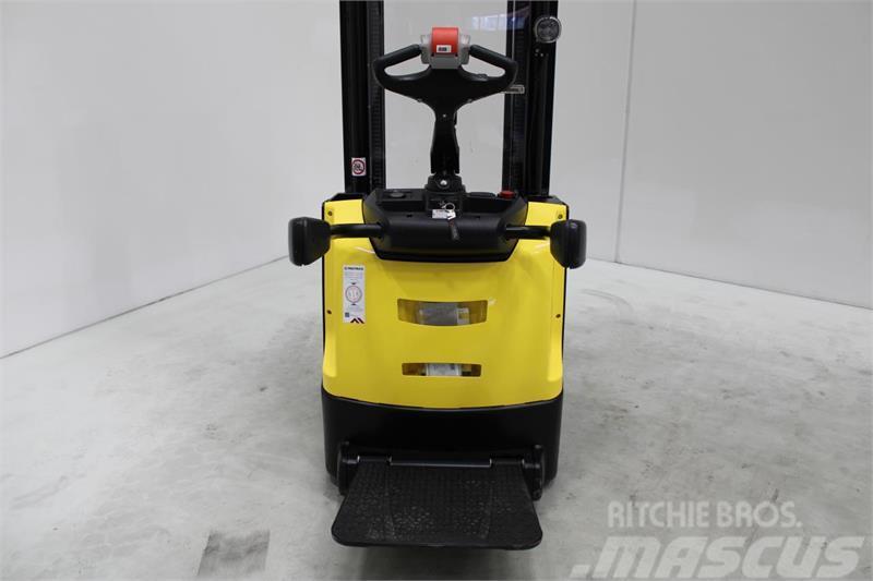Hyster S1.2SIL Self propelled stackers