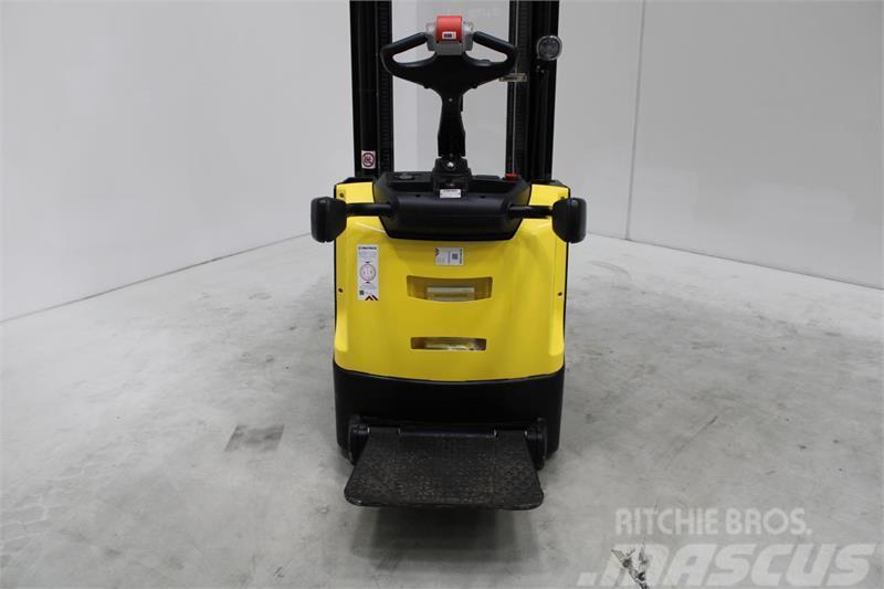 Hyster S1.2SIL Self propelled stackers