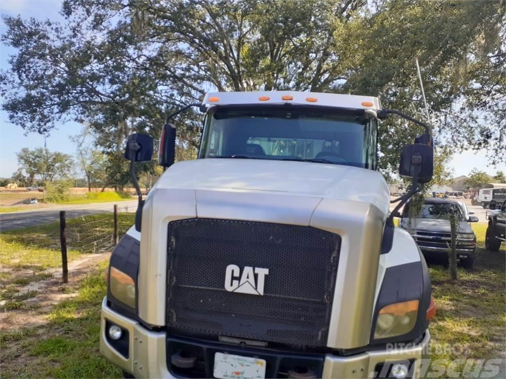 CAT CT660L Tractores (camiões)