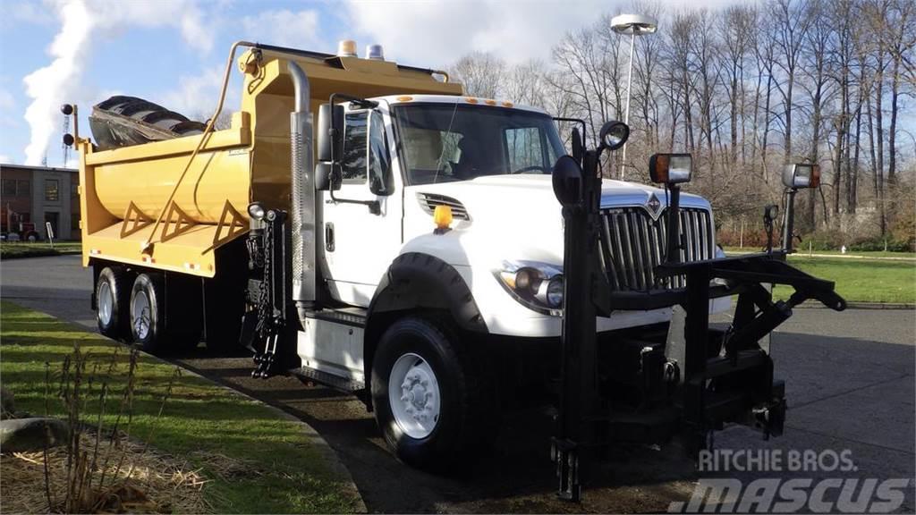 International WorkStar 7600 Dump Truck Lâminas de neve e arados