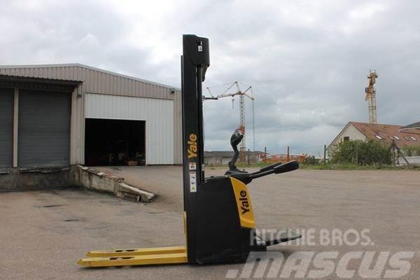 Yale MS12X Self propelled stackers